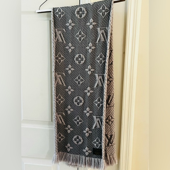 Louis Vuitton Logomania Wool Scarf, Light & Dark Gray Combination - Picture 6 of 12